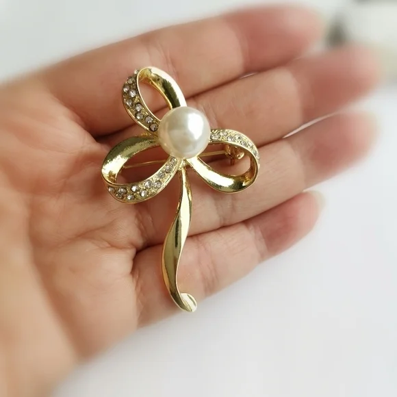 Pearl crystal brooch pin in gold tone mid century style - Picture 4 of 5
